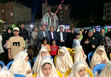 جشن تکلیف دختران: بیعتی با رهبر جدید در قلب میدان، در یاد رهبر شهید