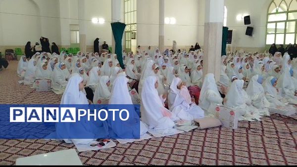 آیین جشن تکلیف دختران دانش‌آموز در جعفریه قم