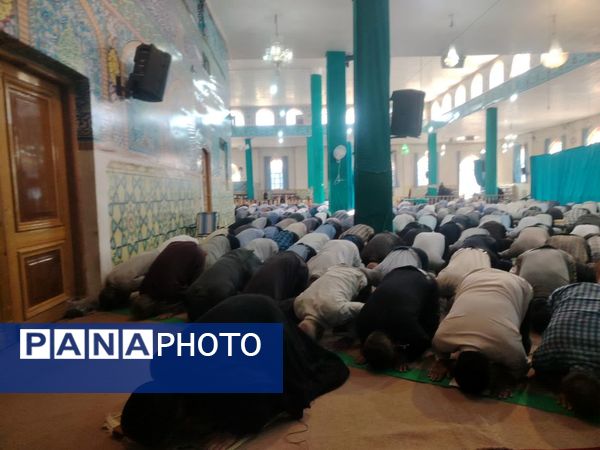 اقامه نماز عید قربان در آستان مقدس حضرات سیدان‌الکریمان شهرستان برخوار