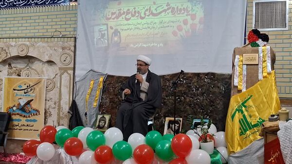 اعتکاف دختران دانش‌آموز قم در مسجد امام حسین(ع)