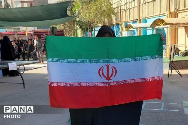 آیین نواختن زنگ مهر با حضور مدیر آموزش و پرورش ناحیه دو شهرری 