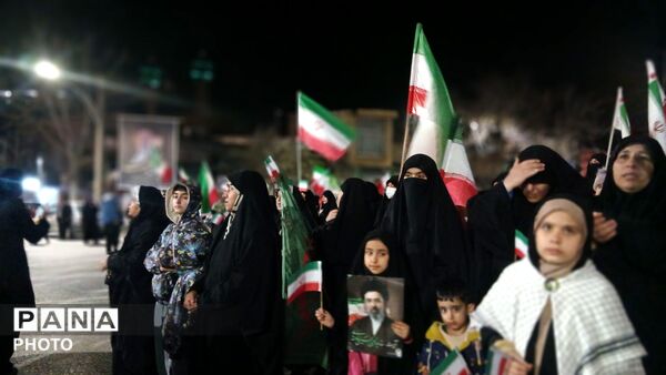 میدان با شما و خیابان ها با ما