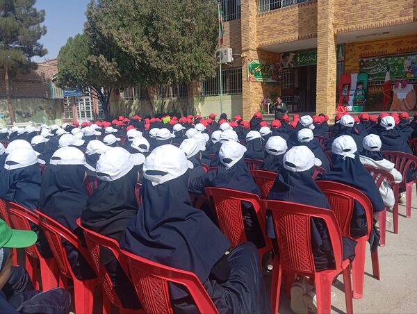 روایت گری جنگ تحمیلی هشت سال دفاع مقدس در دبیرستان دخترانه شاهد قدسیان 