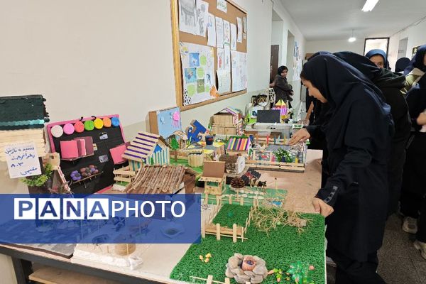 برگزاری نمایشگاه آثار هنری دانش‌آموزان در دبیرستان هوشنگی