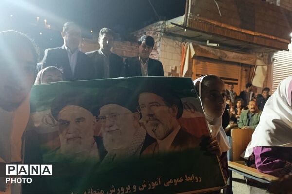 نمایش خیابانی به همت آموزش و پرورش با محوریت حادثه تروریستی مدرسه شجره طیبه میناب 