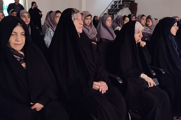 بزرگداشت «مادران چشم به راه»باحضور دانش‌آموزان دبیرستان دخترانه معرفت کهریزک
