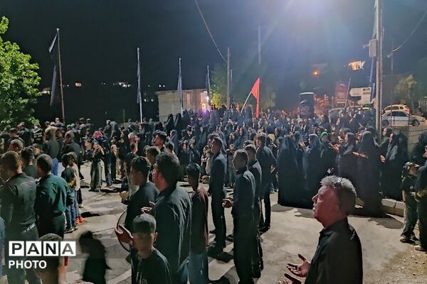 هیئت زنجیر زنی ابا عبدالحسین،  شب تاسوعا در شهر بار نیشابور 