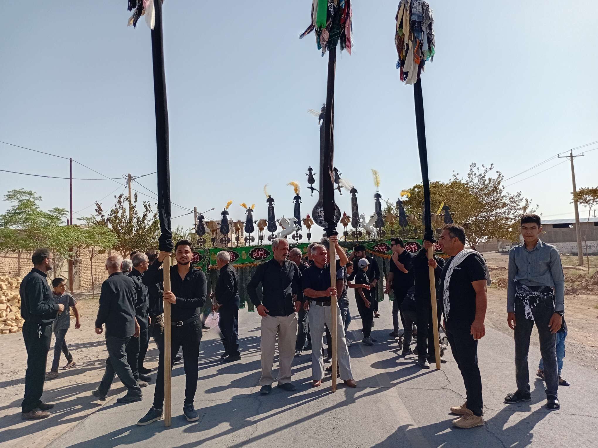 مراسم سینه زنی و علم گردانی در خلیل آباد
