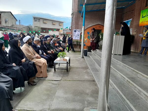 برپایی بازارچه کار و دانش‌آموزی در مدرسه شاهد شهرستان کردکوی