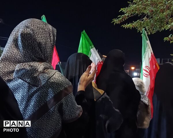 ایستادگی مردم در برابر جنایات آمریکا و اسرائیل