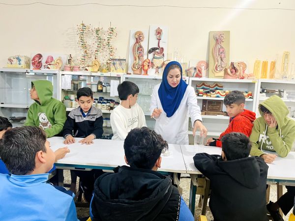 بازدید دانش‌آموزان مدرسه سما حاجی‌آباد از پژوهش‌سرای رازی در قالب طرح مهارت‌افزایی یارا