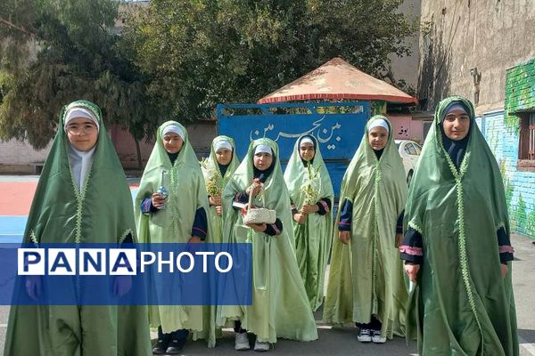 از درس تا دفاع مقدس،دانش آموزان پای کار یاد شهدا با طنین صدای زنگ مقاومت و ایثار 