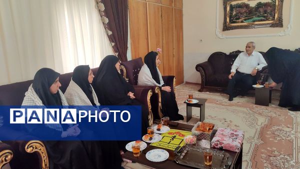 دیدار دانش‌آموزان هنرستان بصیرت با خانواده جانباز قاسم رسائی پور