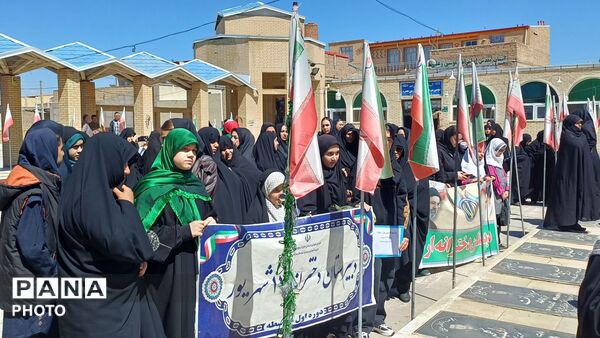گلزار شهدای شهرستان سراب، میزبان فرهنگیان و دانش‌آموزان در هفته معلم