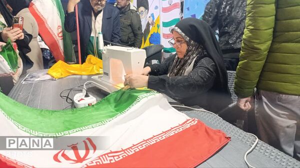 قاب‌هایی خاص از حضور افراد متنوع در تجمعات