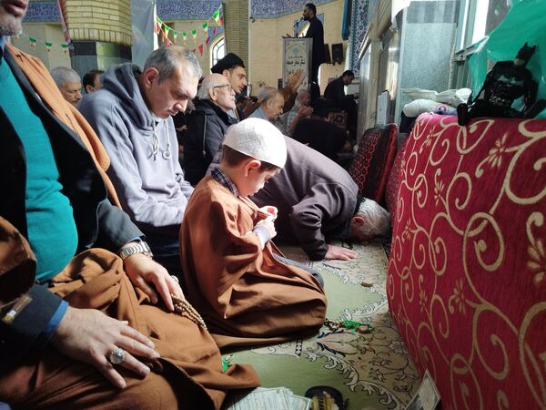 حضور پر شور مردم غیور ملارد در نماز جمعه و راهپیمایی جشن پیروزی و نصر الهی 