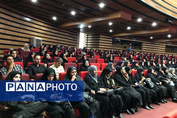 کارگاه آموزشی پیشگیری از آسیب‌های فضای مجازی در ایوان ری شهرری