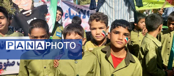 حضور پرشور دانش‌آموزان مدارس خاتم در راهپیمایی ۱۳ آبان 