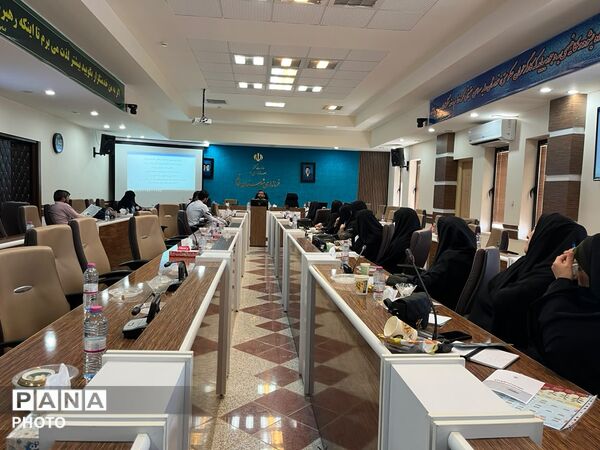جلسه توجیهی مدارس رشدمدار با محوریت فهم قرآن در دبستان 