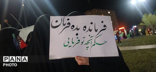 حضور شبانه شهروندان ساوجبلاغ در مسیر راهپیمایی شبانه