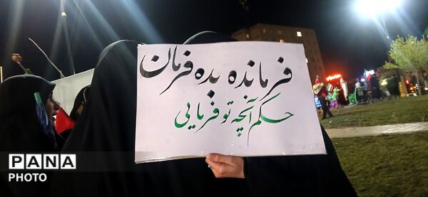 حضور شبانه شهروندان ساوجبلاغ در مسیر راهپیمایی شبانه