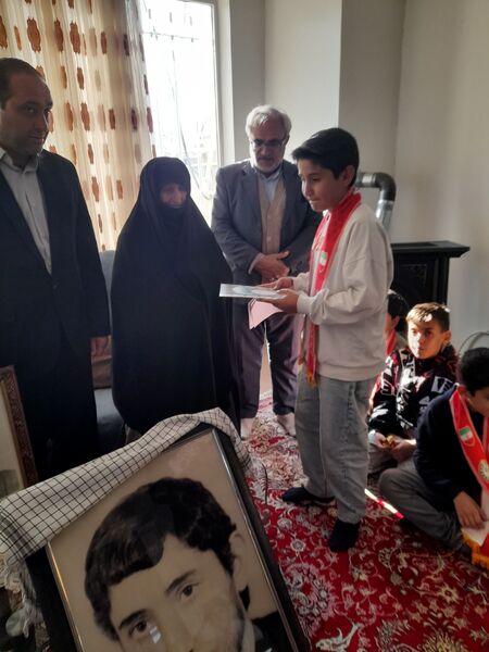 تجلیل پیشتازان از مادران شهدا به‌مناسبت هفته قرآن، عترت و نماز در خداآفرین