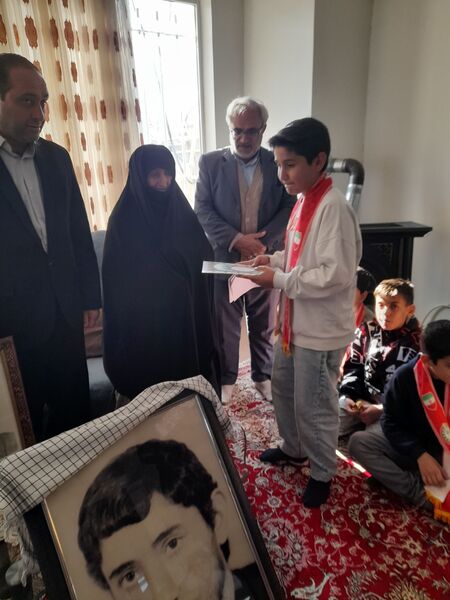 تجلیل پیشتازان از مادران شهدا به‌مناسبت هفته قرآن، عترت و نماز در خداآفرین