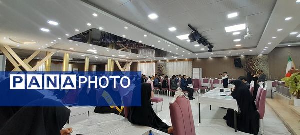 جلسه رؤسای شوراهای دانش‌آموزی مدارس شهرستان کاشمر