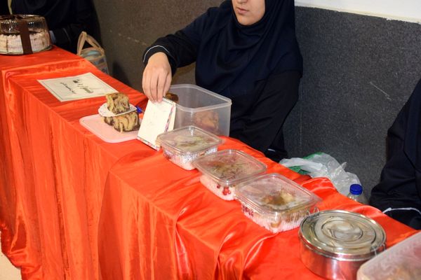 بازارچه دانش‌آموزی در دبیرستان شاهد شهید کلانتری کرج