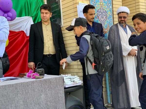 زنگ مهر و زنگ نماز دبستان معلم شهر آشخانه 