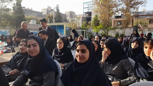 نواخته‌شدن زنگ مهر در مدرسه فرزانگان ۴ مشهد