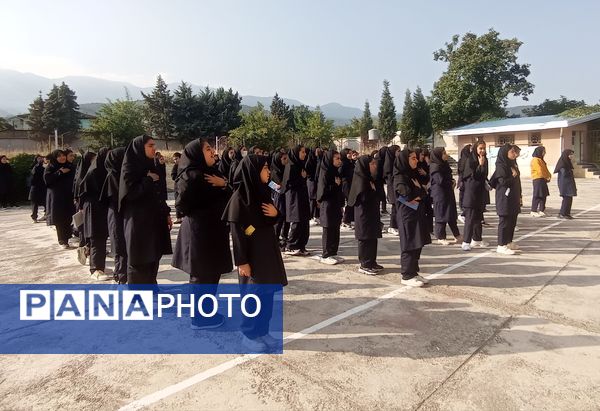 شور عاطفه‌ها در دبیرستان یاران امام گلوگاه 