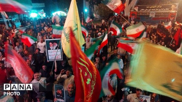 طنین دوباره شعارهای وفاداری در نورآباد؛ نود و هشتمین شب بیعت با رهبر انقلاب