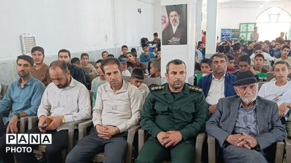 گرامیداشت هفته دفاع مقدس با حضور دانش‌آموزان روستای تمنک 
