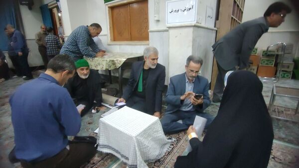  میزخدمت و دیدار فرماندار مشهد به همراه مسئولان ادارات با شهروندان مشهدی