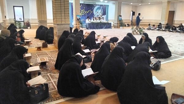 مراسم جزخوانی قرآن کریم در اهر با حضور فعال دانش‌آموزان