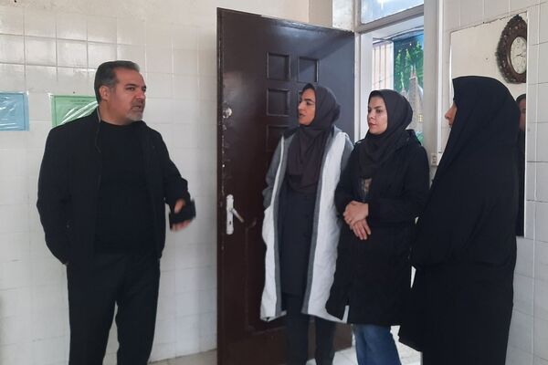 بازدید مدیر آموزش و پرورش ناحیه دو شهرری از دبستان شهید چمران 
