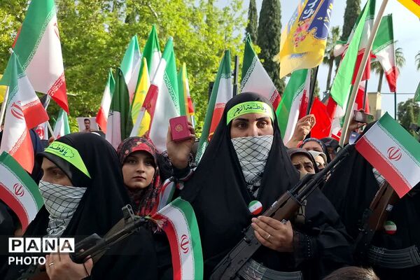 رزمایش بانوان و دختران بسیجی در شیراز