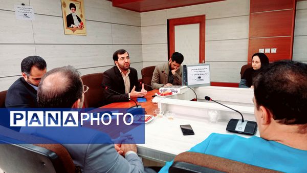 تقدیر از دانش‌آموزان برگزیده علمی‌پژوهشی در اداره آموزش و پرورش شهرستان ملارد