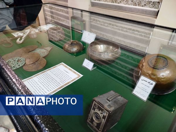 بازدید دانش آموزان دبیرستان نمونه اندیشه از موزه آرامگاه مدرس 