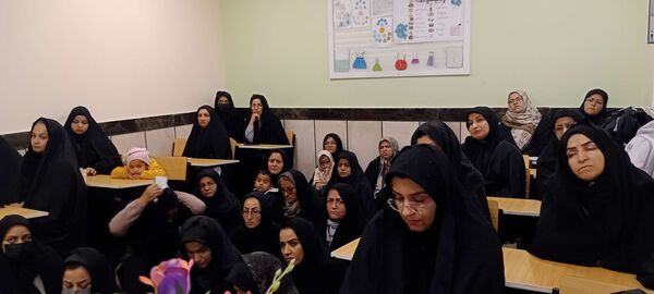 جلسه انجمن اولیا و تحویل کارنامه هشدار دبیرستان مادرمهربان خلیل آباد