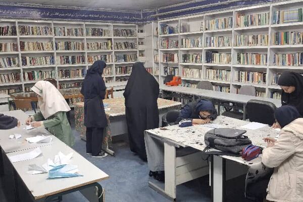 حضور دانش‌آموزان ناحیه دو شهرری در نمایشگاه طرح‌های علمی پژوش سرای بصیرت 