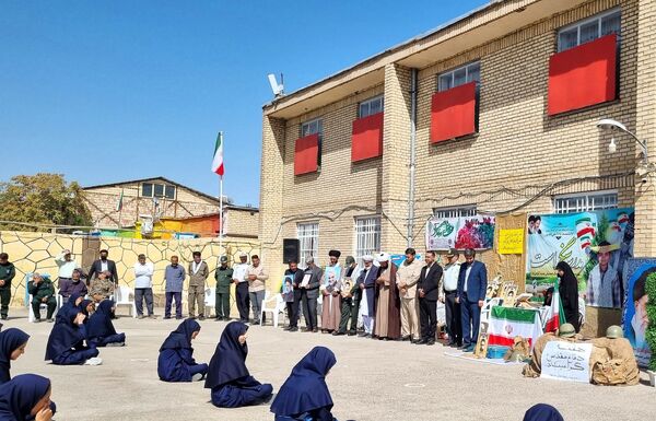 آیین افتتاحیه طرح بازگشایی مدارس و زنگ ایثار و مقاومت در شهرستان صالح آباد