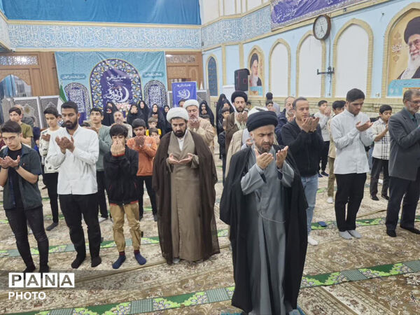 آیین جزءخوانی نوجوانان قمی در بقعه ابن بابویه 