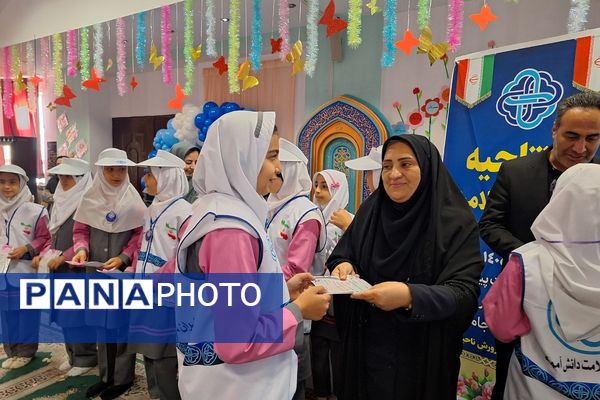 افتتاحیه طرح «سفیران سلامت» در دبستان الهام حاجیان ناحیه دو شهرری 