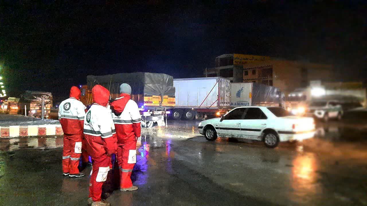 رهاسازی ۵۹۱ خودروی گرفتار در برف و سیلاب / ۱۳ هزار نفر امدادرسانی شدند