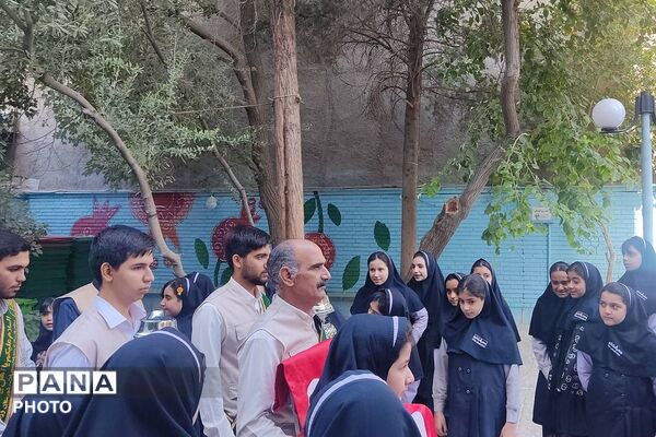 افتتاحیه «دوشنبه های امام حسینی» مدارس ورامین در مدرسه «معرفت نو»