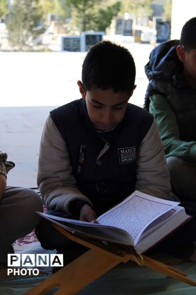 برنامه جزء خوانی قرآن کریم در گلزار شهدای شهرستان مروست