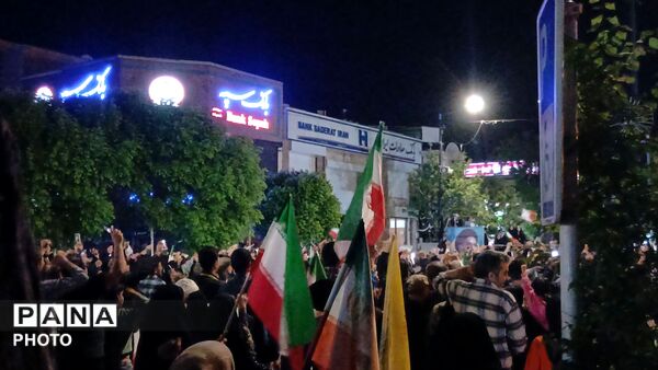 مشت ها بر فراز آسمان نیشابور نمایان شد 