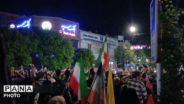 مشت ها بر فراز آسمان نیشابور نمایان شد 